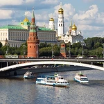 - Прогулки на теплоходах