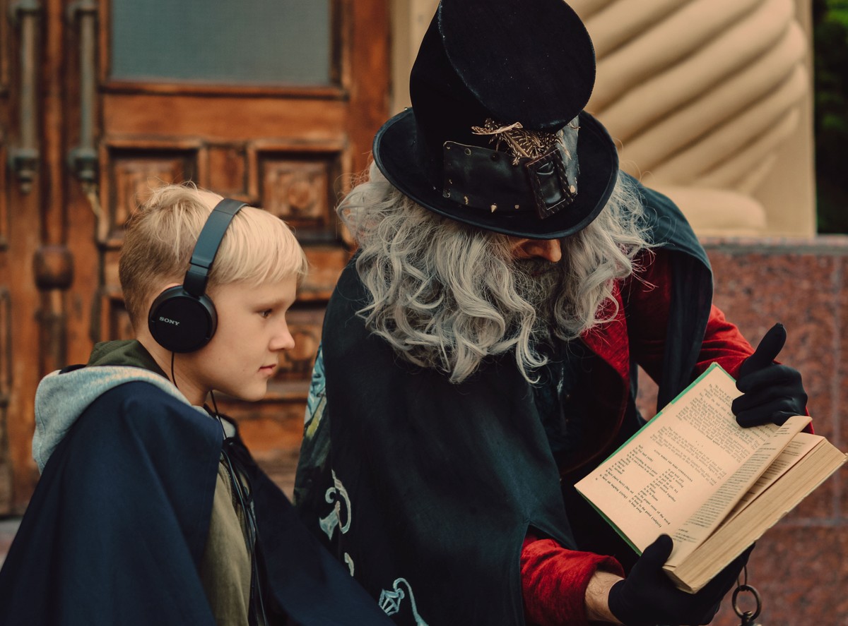 Остоженка в сумерках: спектакль-променад с фонарщиком Фаролеро и его тайнами