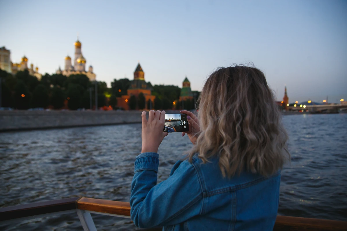Часовая речная прогулка по Москве от причала «Патриарший»