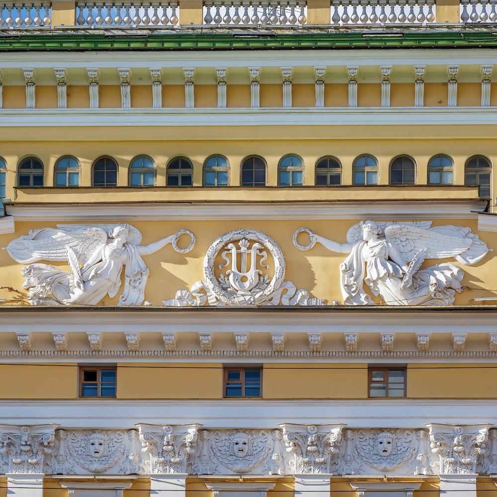 Секреты русского театра: экскурсия в музее у площади Островского