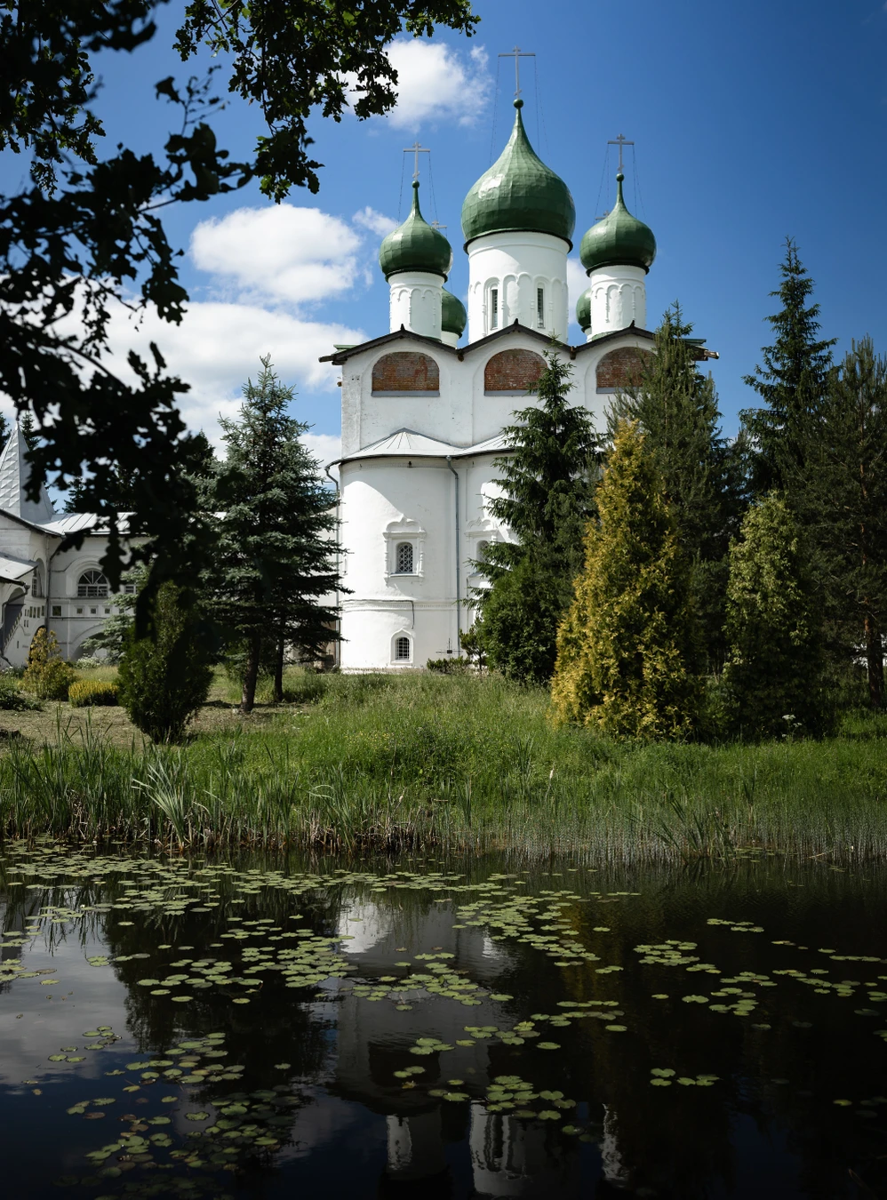 Хутынь и Вяжищи: тайны старинных монастырей Новгородской земли