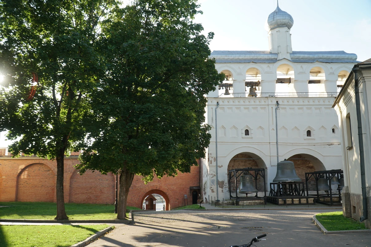 Детский квест по Новгородскому кремлю: башня-призрак и голос древних колоколов